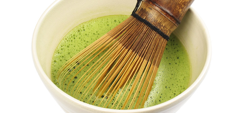 Preparação do chá Matcha